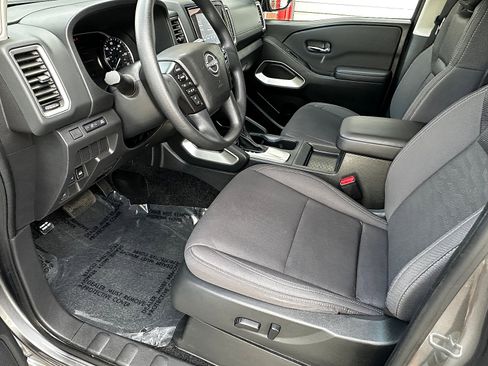 Used 2024 Nissan Frontier SV image 30