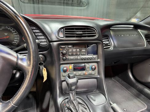 Used 1999 Chevrolet Corvette Convertible w/ Memory Pkg RWD image 59