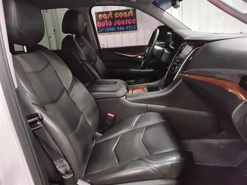 Used 2017 Cadillac Escalade Luxury AWD/4WD image 16