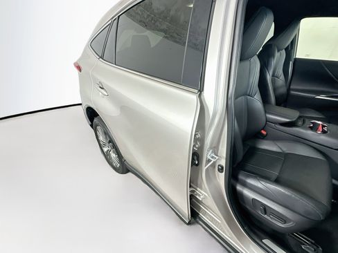 Used 2021 Toyota Venza Limited AWD/4WD image 28