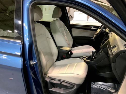 Used 2020 Volkswagen Tiguan SEL Premium R-Line w/ 3rd Row Seat Package image 9