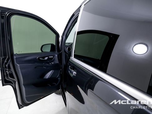 Used 2018 Mercedes-Benz Metris Passenger image 10