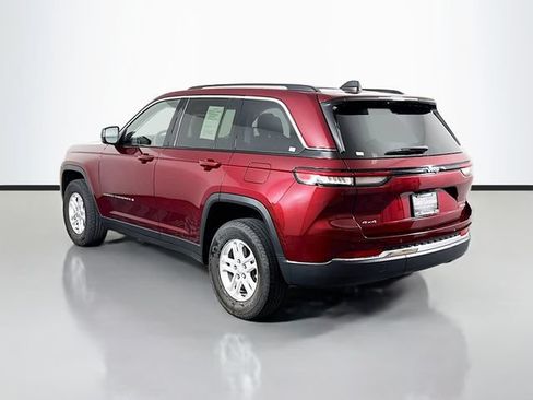 Used 2023 Jeep Grand Cherokee Laredo AWD/4WD image 5