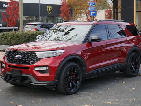 Used 2020 Ford Explorer ST w/ ST Street Pack image 2