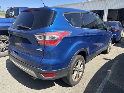 Used 2017 Ford Escape SE FWD image 9