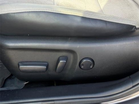 Used 2015 Toyota Camry XSE image 12