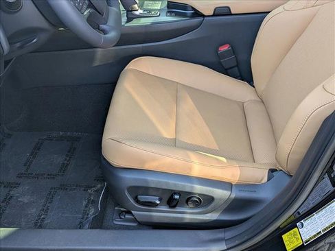 New 2025 Lexus UX 300h FWD image 4