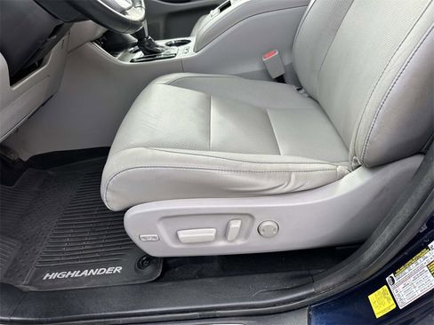 Used 2015 Toyota Highlander Limited image 17