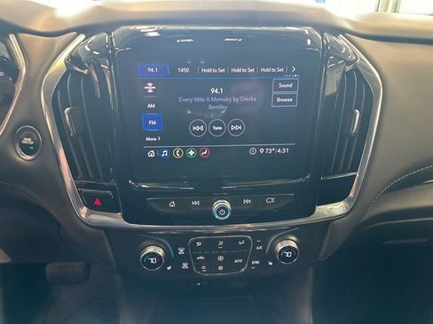 Used 2021 Chevrolet Traverse LT FWD image 3