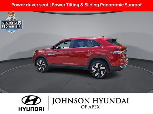 Used 2024 Volkswagen Atlas Cross Sport SE w/ Panoramic Sunroof Package FWD image 5