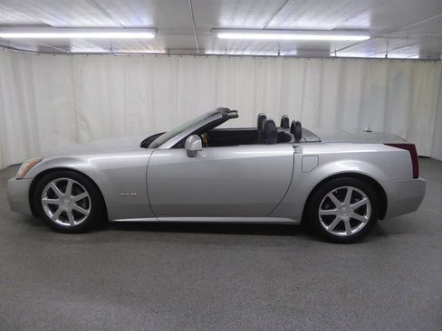 Used 2004 Cadillac XLR RWD image 4