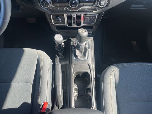 Used 2025 Jeep Wrangler Unlimited Sport AWD/4WD image 18