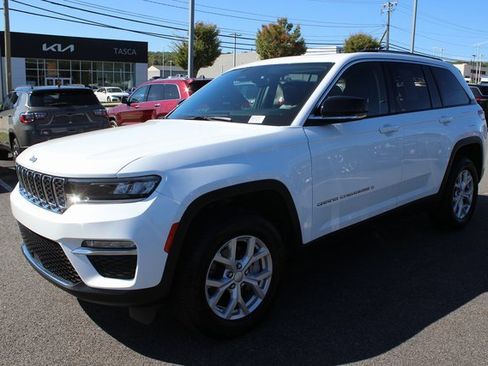 Used 2024 Jeep Grand Cherokee Limited image 1