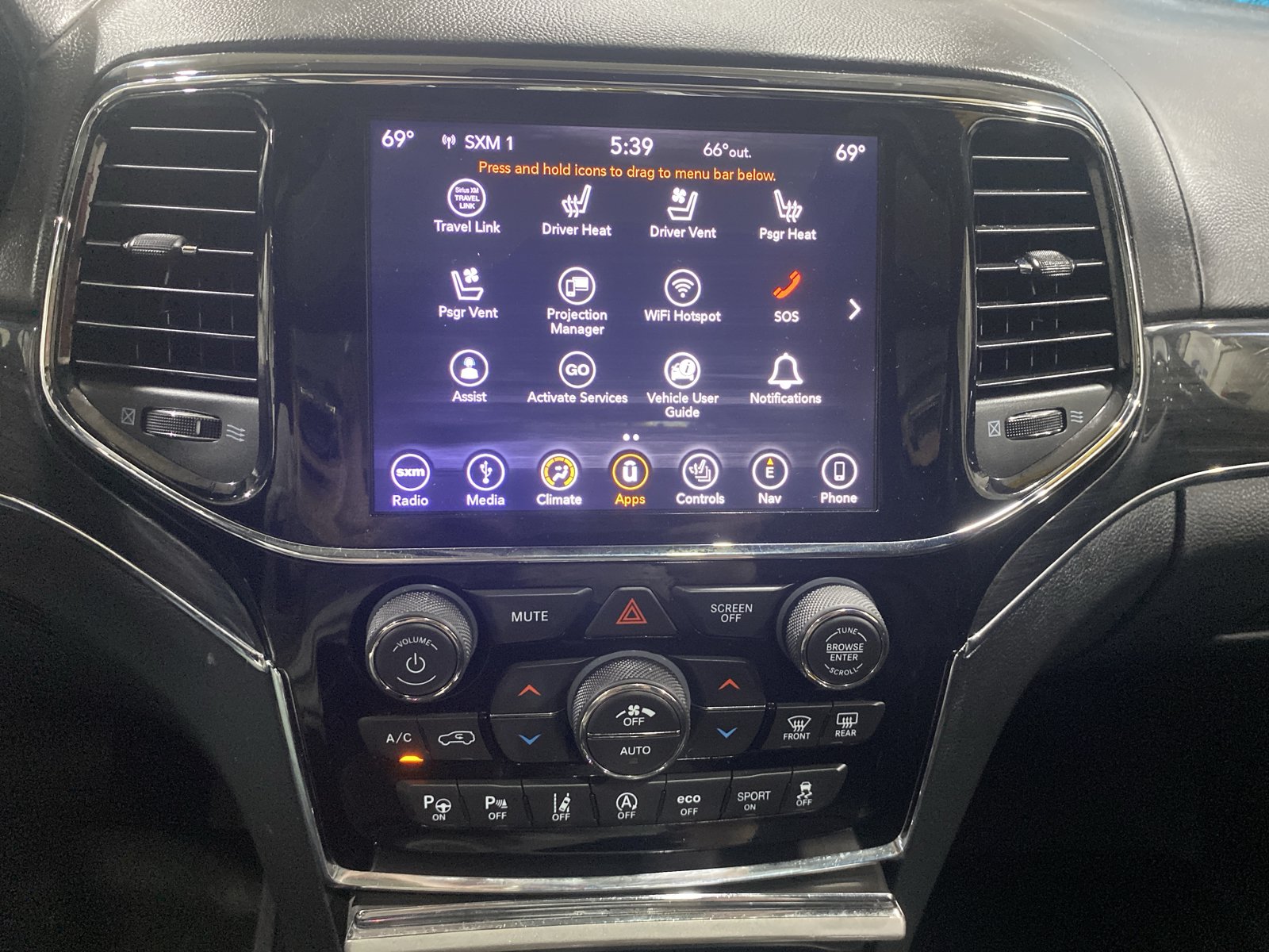 Used 2019 Jeep Grand Cherokee Overland AWD/4WD image 22