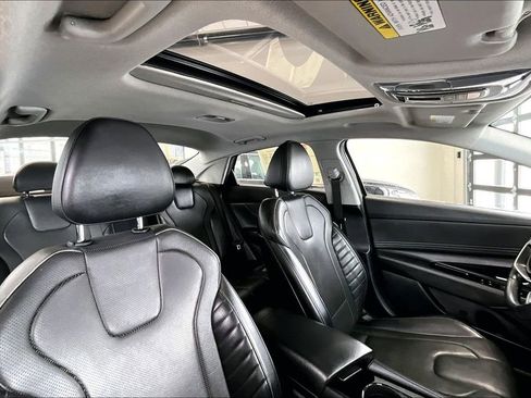 Used 2023 Hyundai Elantra Limited image 23