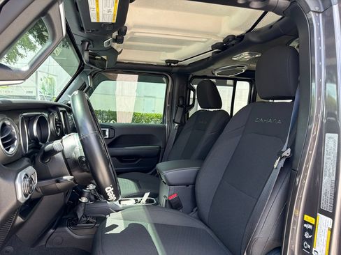 Used 2023 Jeep Wrangler Unlimited Sahara AWD/4WD image 9