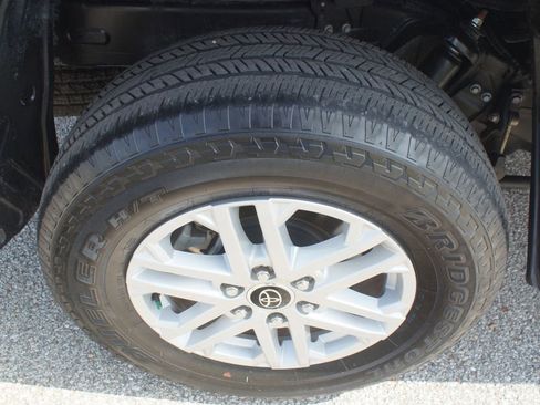 Used 2024 Toyota Tundra SR5 w/ SR5 Premium Package AWD/4WD image 27