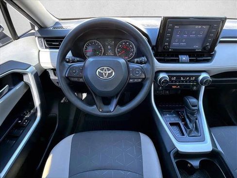 Used 2020 Toyota RAV4 XLE image 7