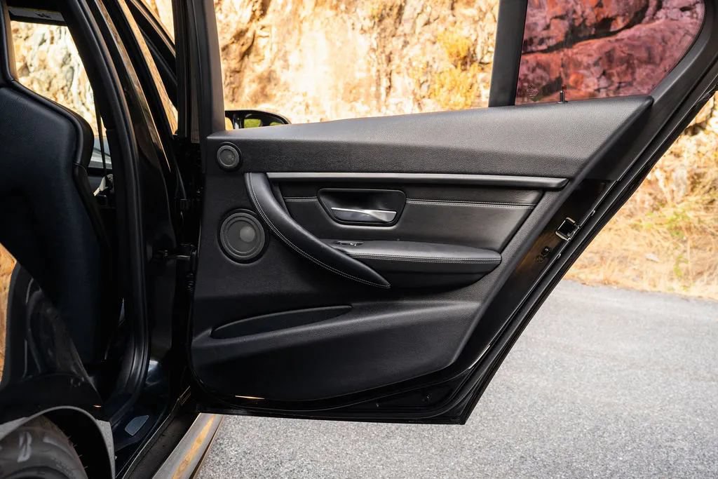 Used 2016 BMW M3 RWD image 17