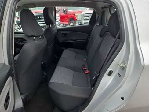 Used 2017 Toyota Yaris L image 11