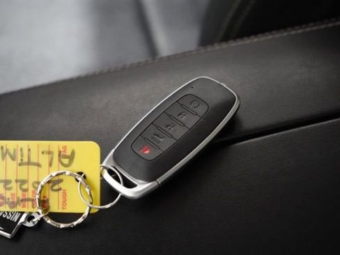 Used 2024 Nissan Rogue SV image 38