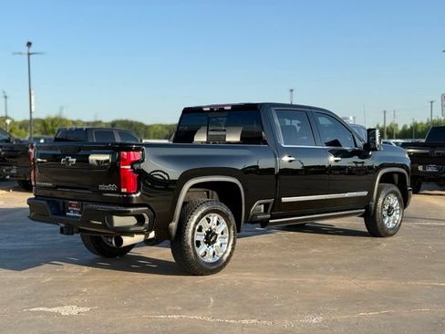 Used 2024 Chevrolet Silverado 2500 High Country w/ High Country Premium Package AWD/4WD image 2