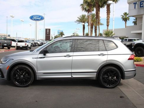 Used 2022 Volkswagen Tiguan SE R-Line FWD image 4