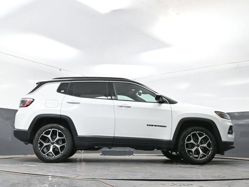 Used 2025 Jeep Compass Limited AWD/4WD image 46