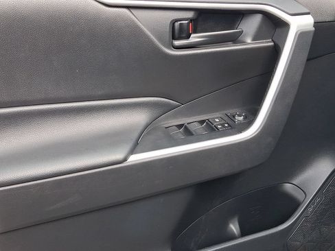 Used 2022 Toyota RAV4 LE AWD/4WD image 13