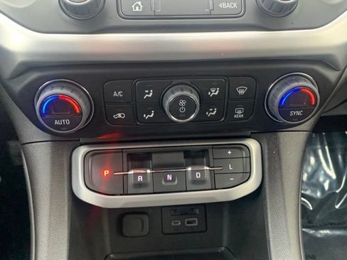 Used 2023 GMC Acadia SLT AWD/4WD image 16