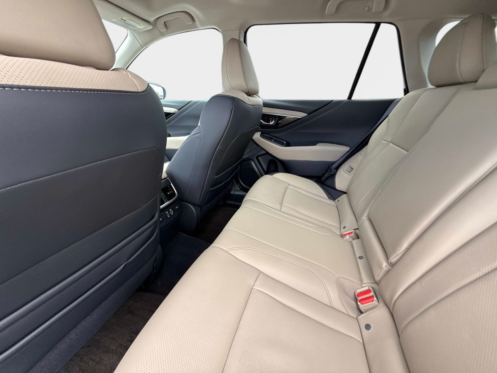 Used 2025 Subaru Outback Limited AWD/4WD image 19