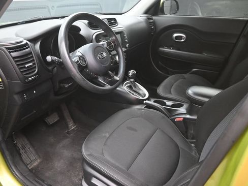 Used 2018 Kia Soul + FWD image 19