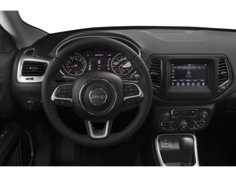 Used 2019 Jeep Compass Latitude FWD image 10