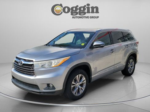 Used 2014 Toyota Highlander XLE FWD image 1