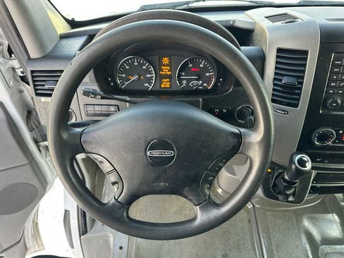 Used 2016 Freightliner Sprinter 2500 image 21