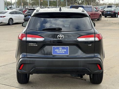 Used 2025 Toyota Corolla Cross LE image 8