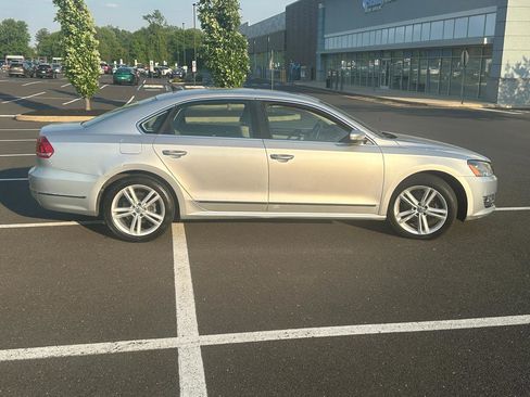 Used 2014 Volkswagen Passat 1.8T SEL Premium FWD image 4