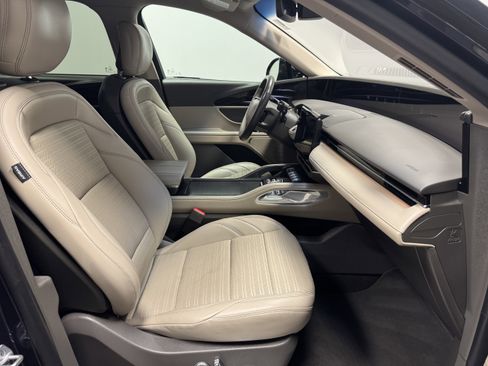 Used 2024 Lincoln Nautilus Reserve image 17