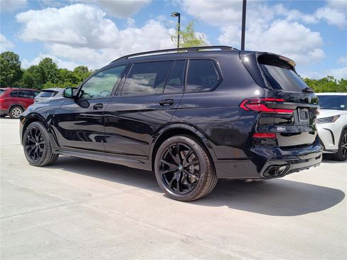 New 2026 BMW X7 M60i AWD/4WD image 3