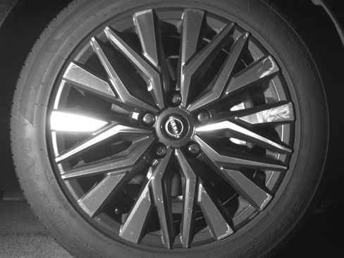 Used 2025 Nissan Altima 2.5 SV FWD image 13