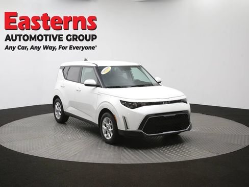Used 2025 Kia Soul LX FWD image 48