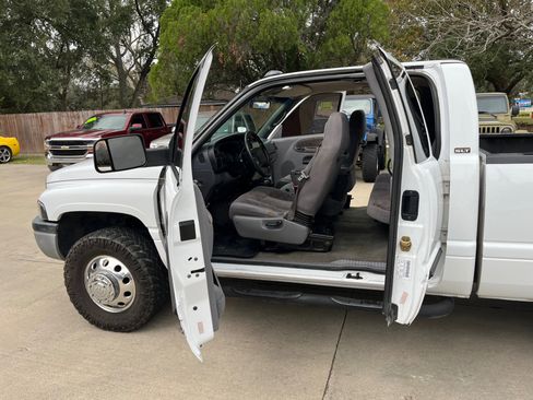 Used 2001 Dodge Ram 3500 Truck SLT image 32