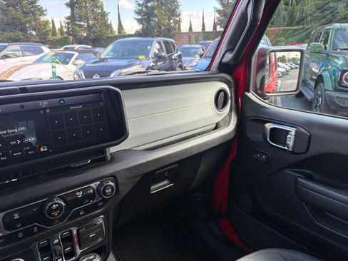 Used 2025 Jeep Wrangler Unlimited Sport AWD/4WD image 34