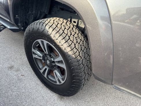 Used 2019 Toyota Tacoma TRD Sport image 7