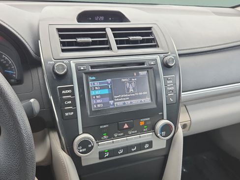 Used 2014 Toyota Camry LE FWD image 26