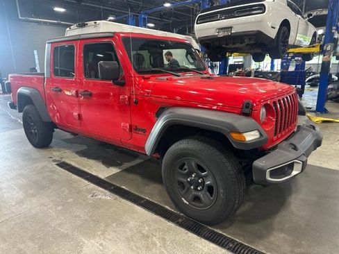 Used 2023 Jeep Gladiator Sport w/ Trailer Tow Package AWD/4WD image 4