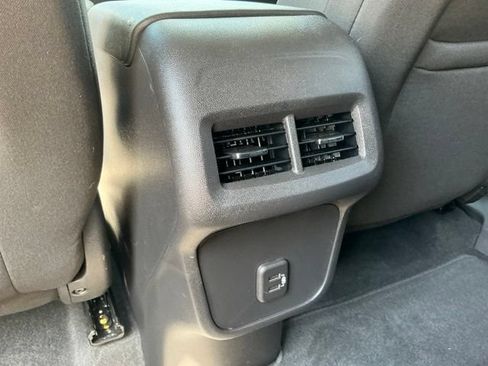 Used 2023 Chevrolet Equinox LT FWD image 35