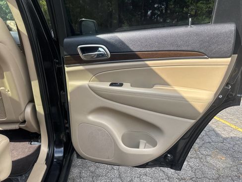 Used 2015 Jeep Grand Cherokee Limited w/ Luxury Group II image 21