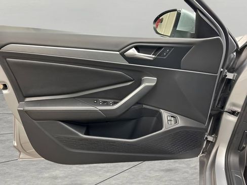 Used 2022 Volkswagen Jetta SE image 10