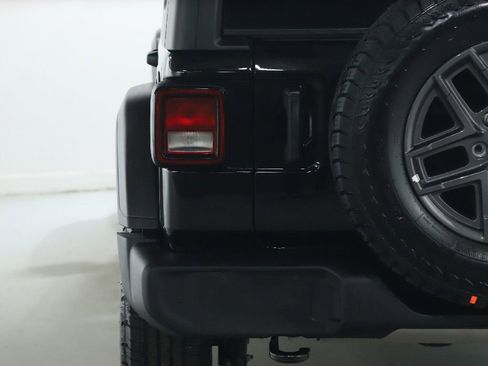 Used 2025 Jeep Wrangler Unlimited Sport AWD/4WD image 42